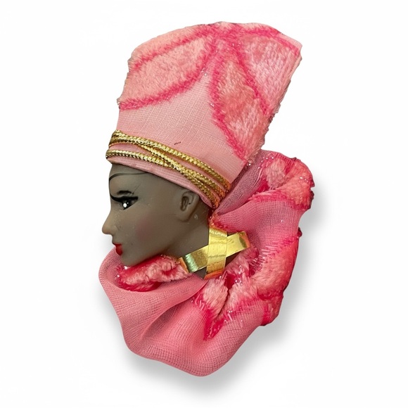 Jewelry - 🎀 Vintage Handcrafted Fabric Head Brooch – Pink & Gold Statement Pin 🎀